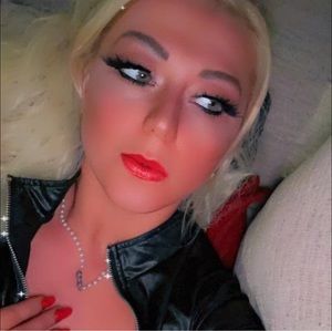 Meet your Posher, Carrie